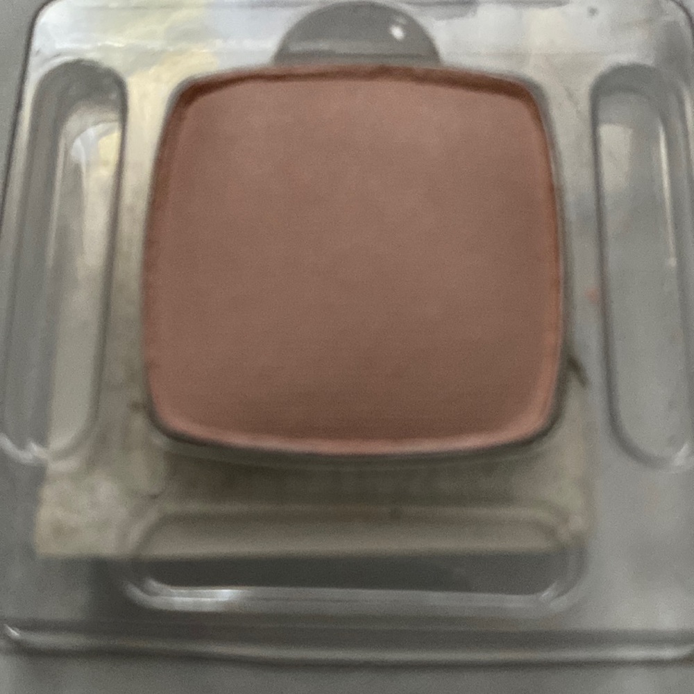 Chanel Shadowlights single shadow in Peach